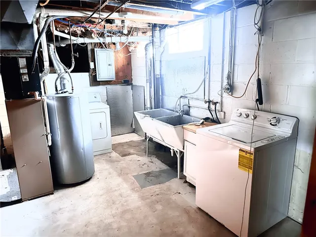 $2,295 | 115 Burben Way, Gates, NY 14624