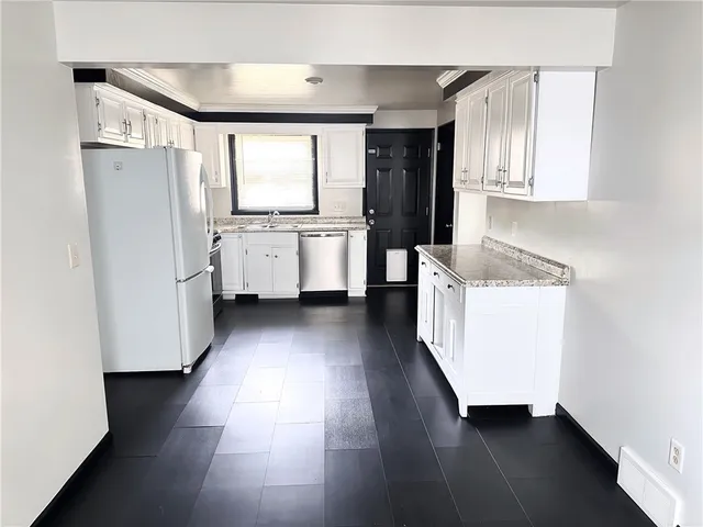 $2,295 | 115 Burben Way, Gates, NY 14624