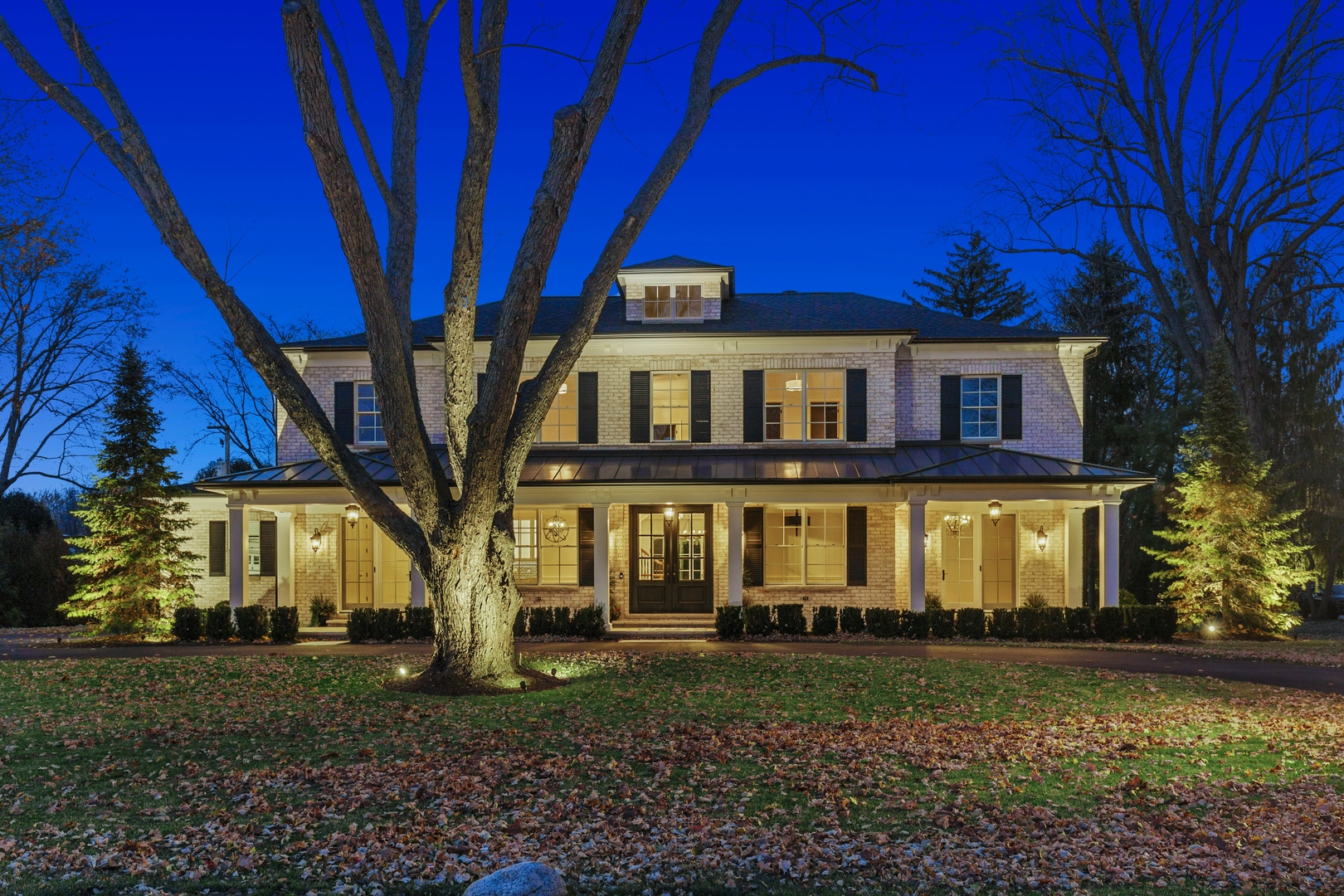 820 Country Club Road Crystal Lake, IL 60014 - Photo 2 of 48 a front view of a house with a garden