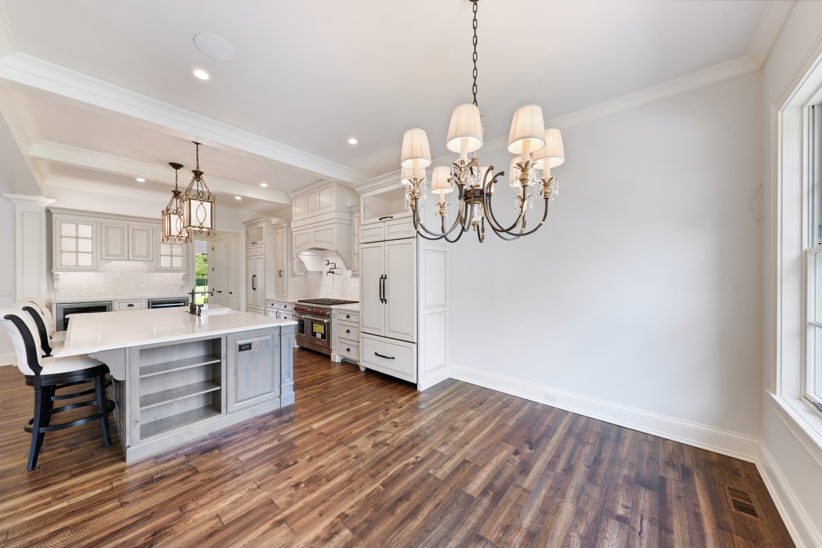 820 Country Club Road Crystal Lake, IL 60014 - Photo 13 of 48 a very nice looking room with wooden floor