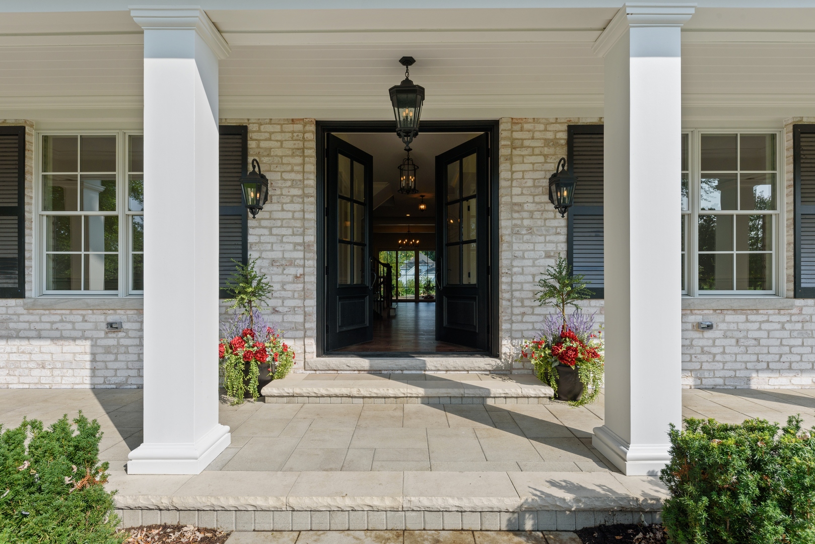 820 Country Club Road Crystal Lake, IL 60014 - Photo 4 of 48 a front view of a house with a porch