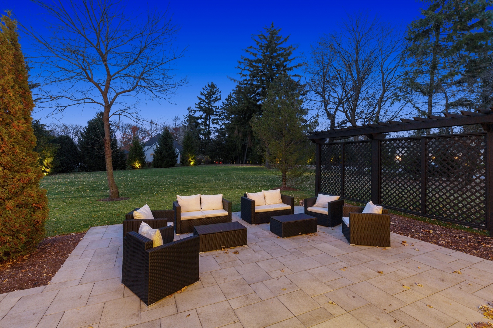 820 Country Club Road Crystal Lake, IL 60014 - Photo 41 of 48 a view of a couches in patio of back yard