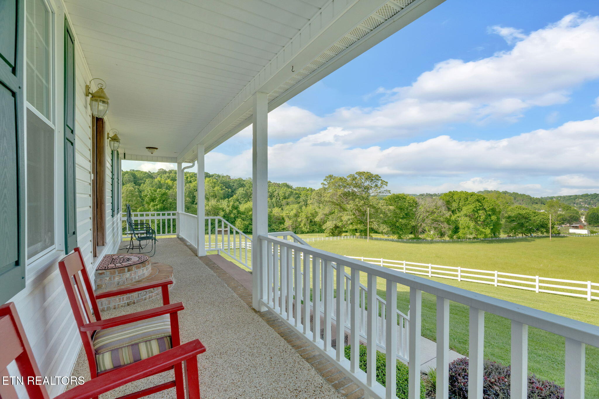 1182 Murrell Road Morristown, TN 37814 - Photo 58 of 60 Front porch image
