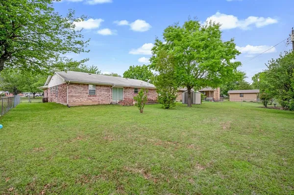 $1,500 | 913 Patricia Drive, Sherman, TX 75090