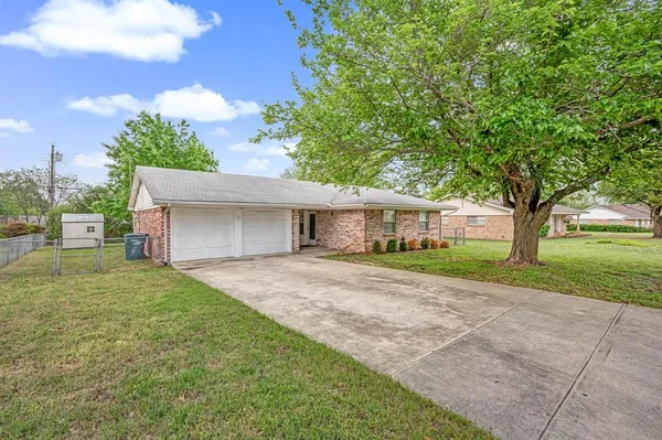 $1,500 | 913 Patricia Drive, Sherman, TX 75090