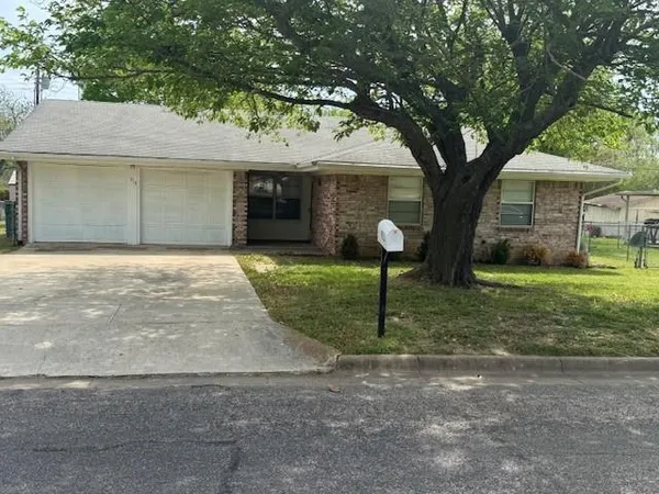$1,500 | 913 Patricia Drive, Sherman, TX 75090