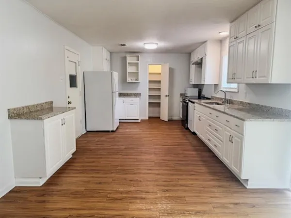 $1,500 | 913 Patricia Drive, Sherman, TX 75090