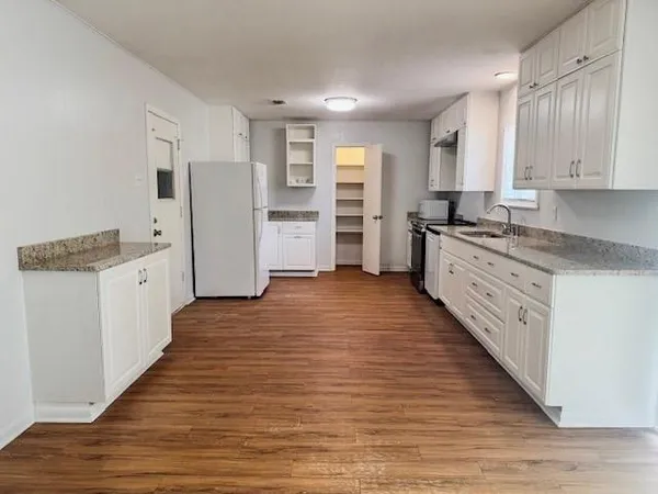 $1,500 | 913 Patricia Drive, Sherman, TX 75090