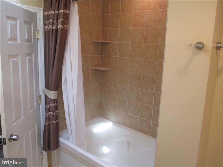 8320 Strahle Place Philadelphia, PA 19111 - Photo 15 of 23 Gallery Image 15