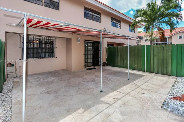 $420,000 | 570 Northwest 109th Avenue, Unit 1204, Miami, FL 33172