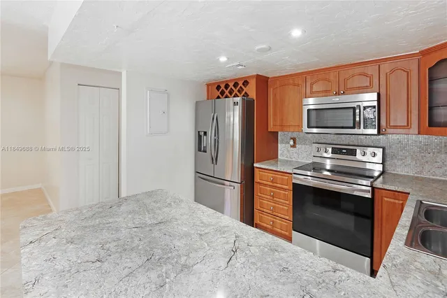 $420,000 | 570 Northwest 109th Avenue, Unit 1204, Miami, FL 33172