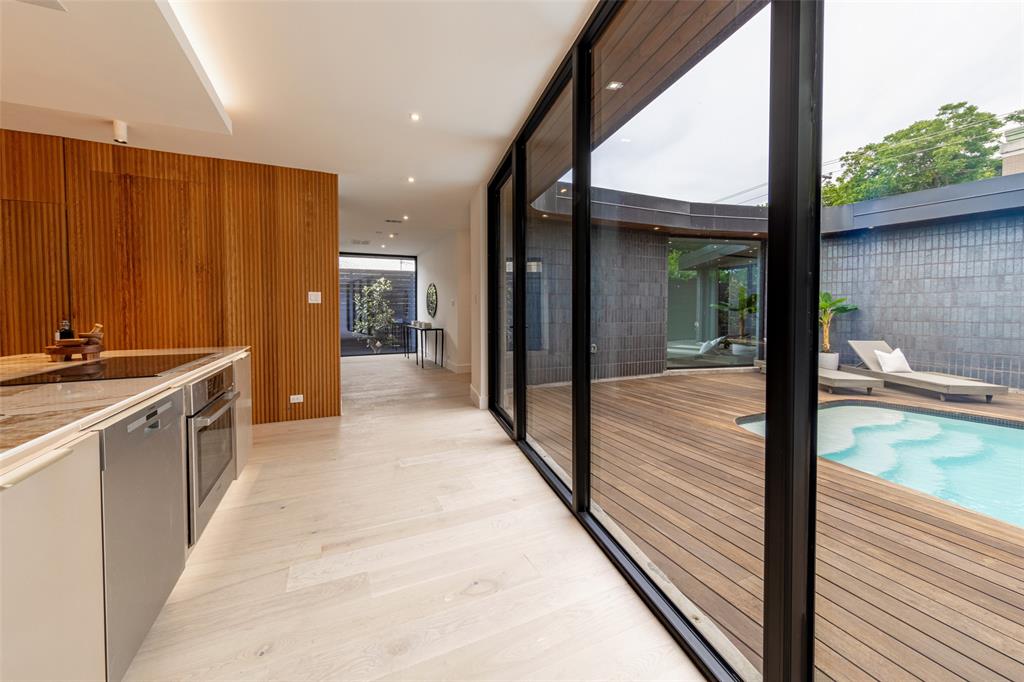 6822 Victoria Avenue Dallas, TX 75209 - Photo 13 of 32