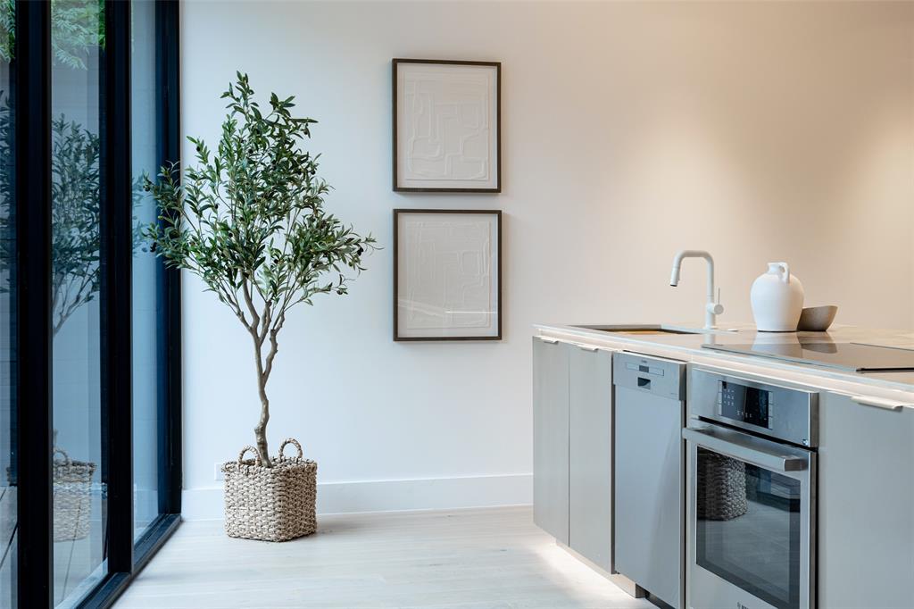 6822 Victoria Avenue Dallas, TX 75209 - Photo 14 of 32