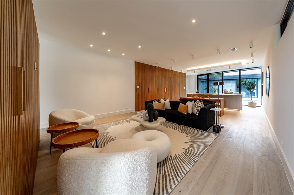 6822 Victoria Avenue Dallas, TX 75209 - Photo 8 of 32