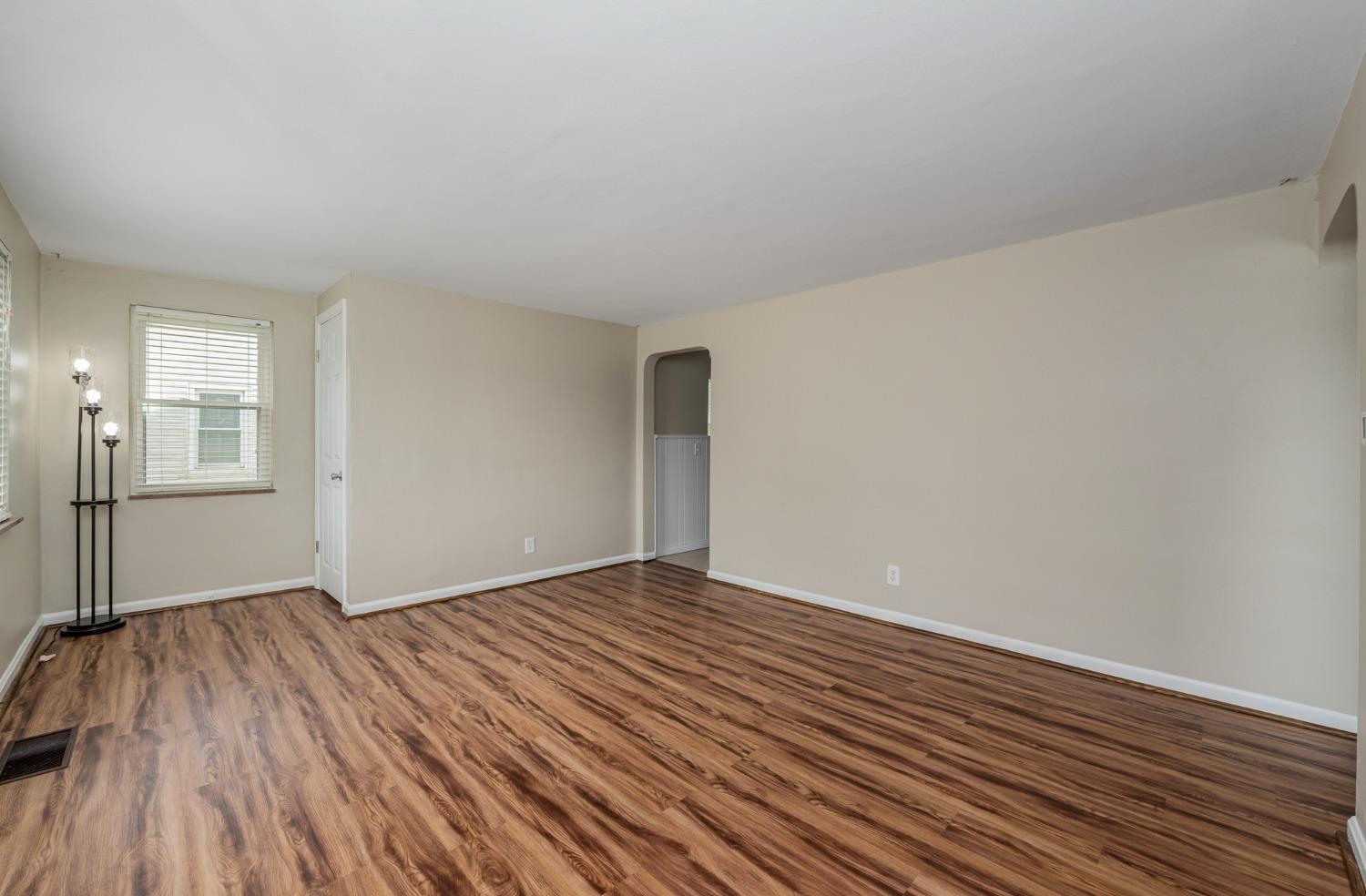 370 Cameron Road Springdale, OH 45246 - Photo 8 of 25 Gallery Image 8