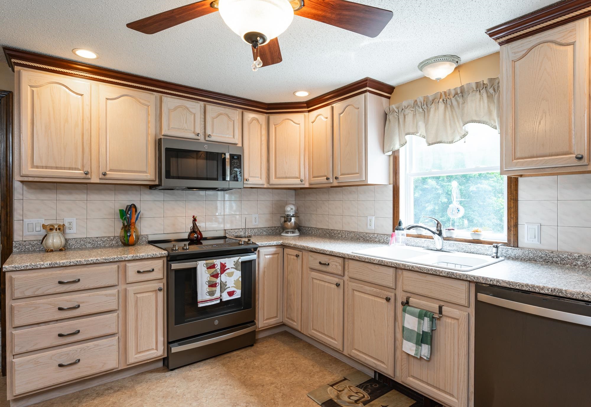57 Tallant Road Pelham, NH 03076 - Photo 31 of 34