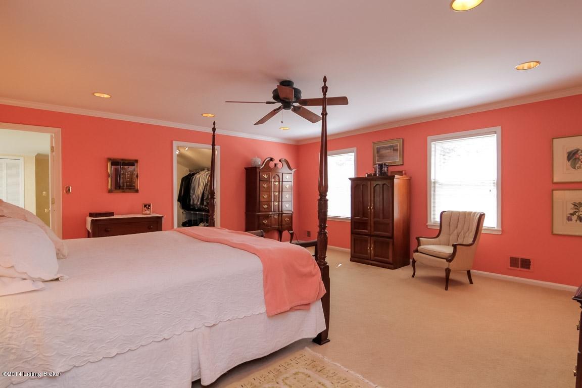 11601 Valley View Road Anchorage, KY 40223 - Photo 23 of 35 23 LARAGE 2ND FLR MASTER BEDROOM