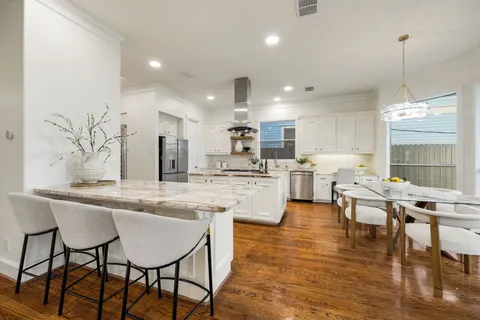 $1,250,000 | 4623 Braeburn Drive, Bellaire, TX 77401