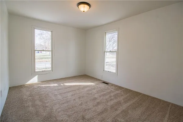 $135,000 | 119 East 15th Terrace, Higginsville, MO 64037