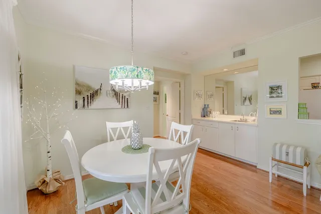 $275,000 | 5025 Harmony Circle, Unit 203, Vero Beach, FL 32967