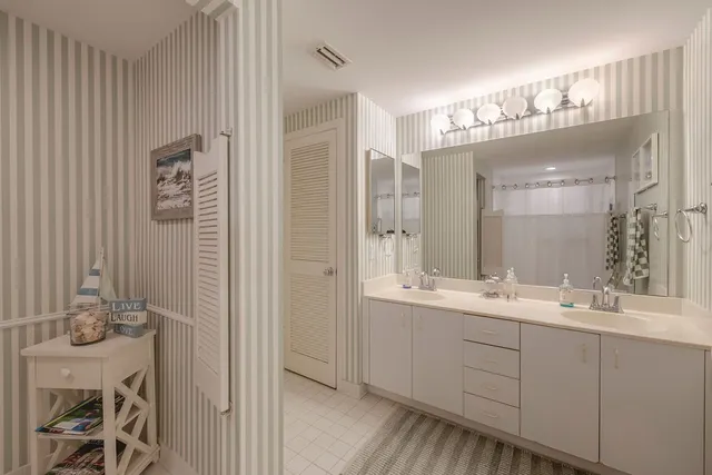 $275,000 | 5025 Harmony Circle, Unit 203, Vero Beach, FL 32967