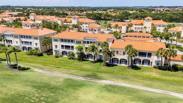 $275,000 | 5025 Harmony Circle, Unit 203, Vero Beach, FL 32967