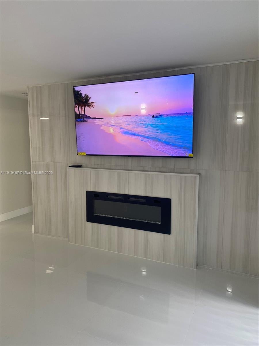 6935 Huntington Lane, Unit 107 Delray Beach, FL 33446 - Photo 2 of 23 a view of entryway