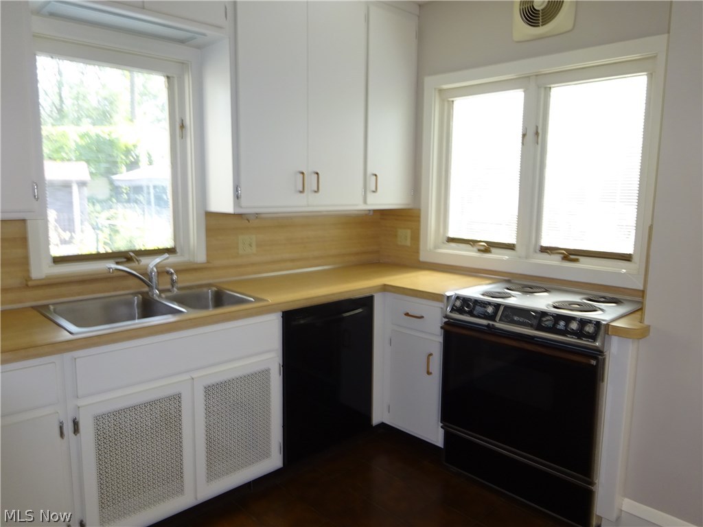 3061 Chadbourne Road Cleveland, OH 44120 - Photo 16 of 35