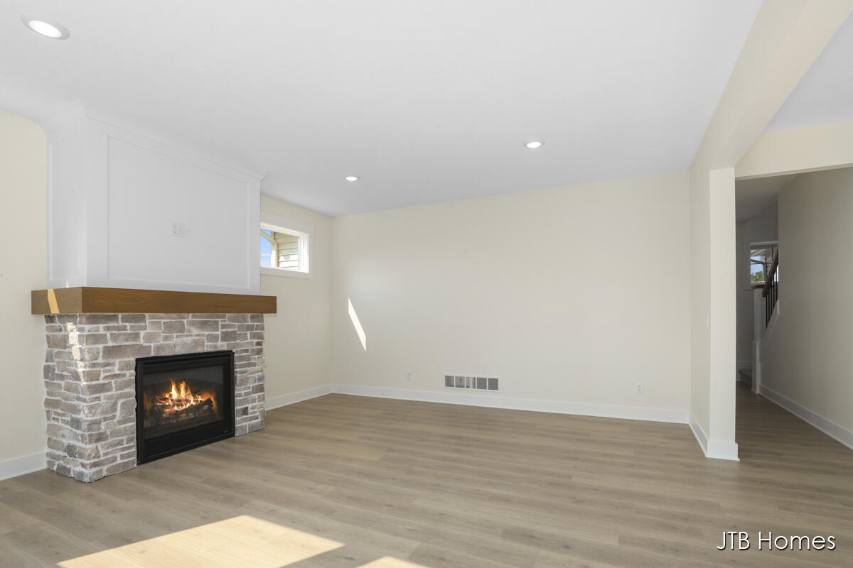 8354 Bauer Rdg Avenue Jenison, MI 49428 - Photo 8 of 28 ER69_Redwood_1003