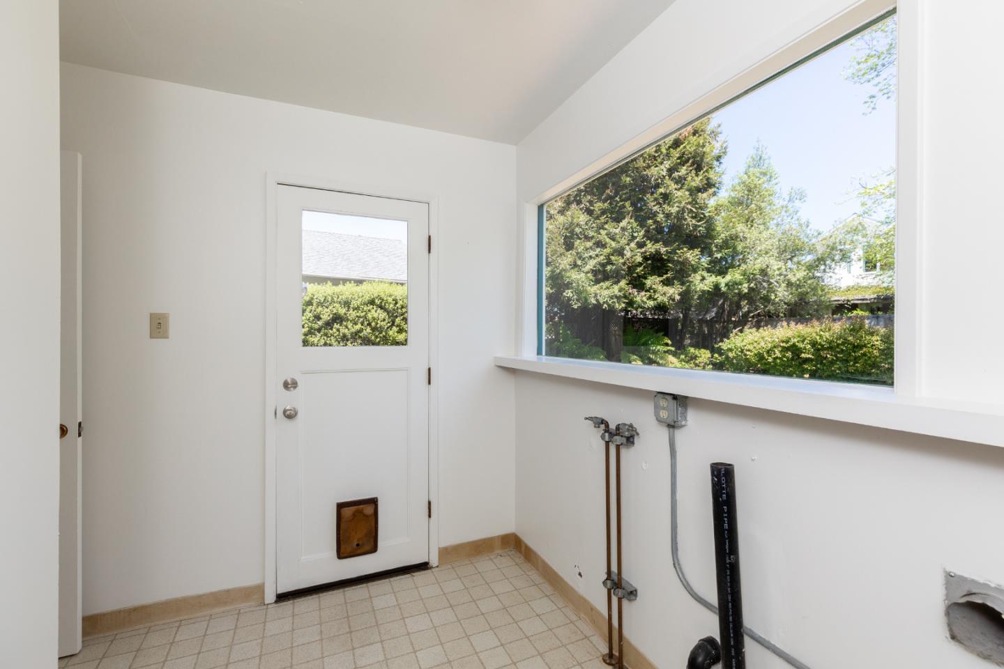 106 Cliff Avenue Capitola, CA 95010 - Photo 30 of 30 a view of a room that has a window in it