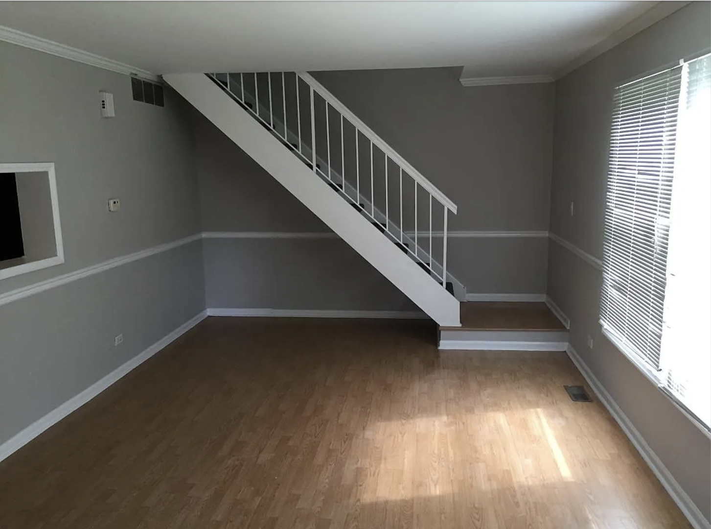 206 Sunset Court Vernon Hills, IL 60061 - Photo 4 of 13 a view of entryway