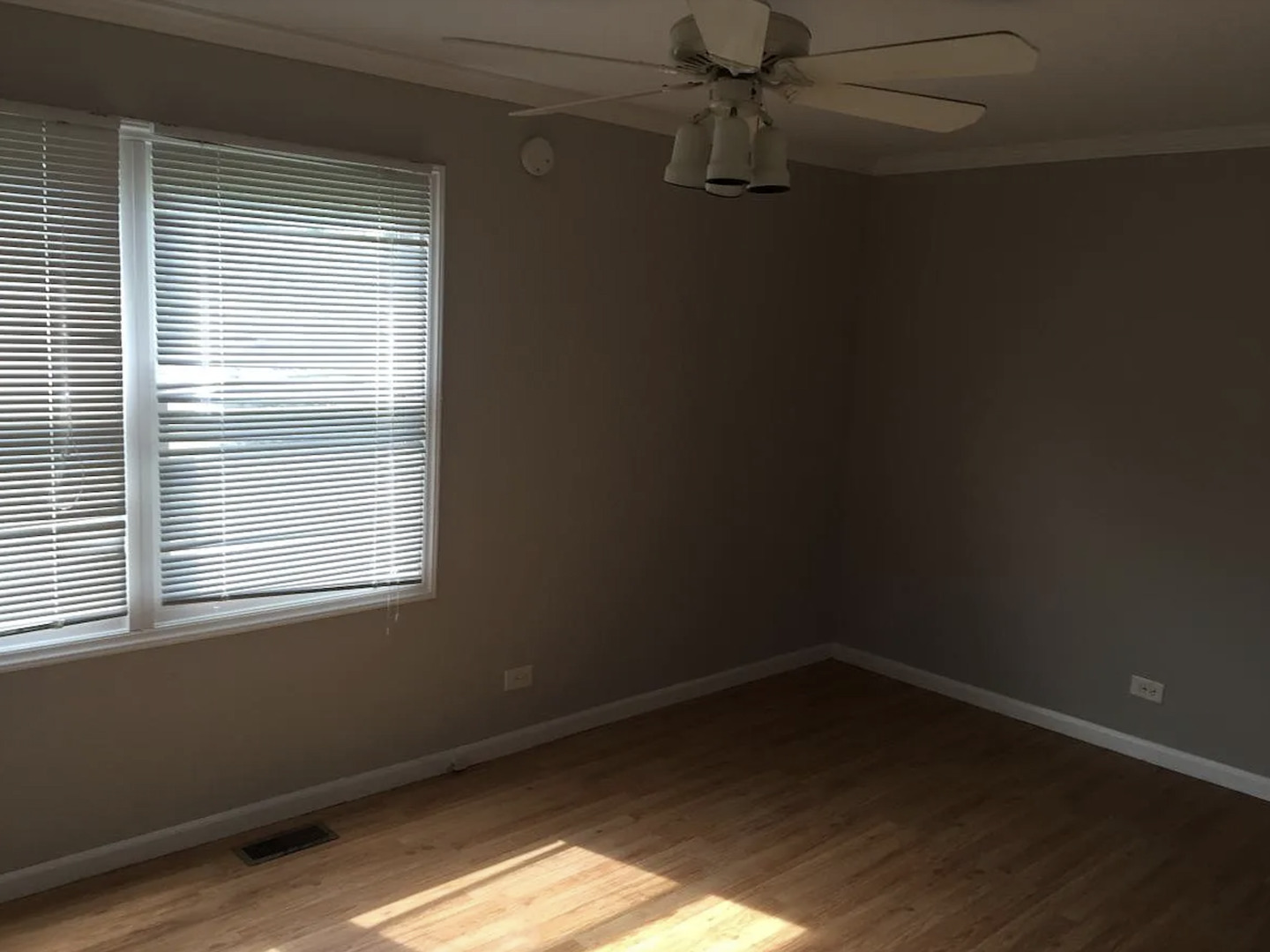 206 Sunset Court Vernon Hills, IL 60061 - Photo 10 of 13 a small space with a window