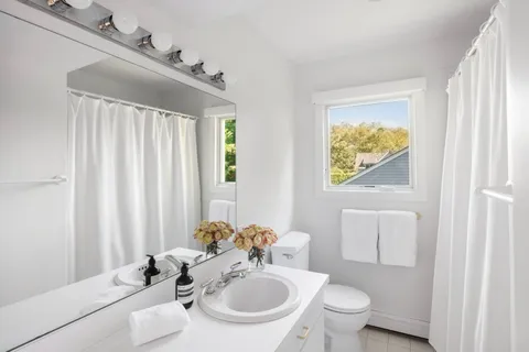 $4,350,000 | 52 Fithian Lane, East Hampton, NY 11937