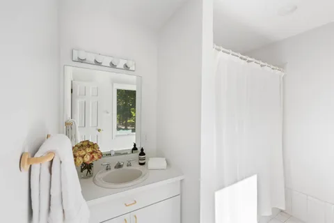 $4,350,000 | 52 Fithian Lane, East Hampton, NY 11937