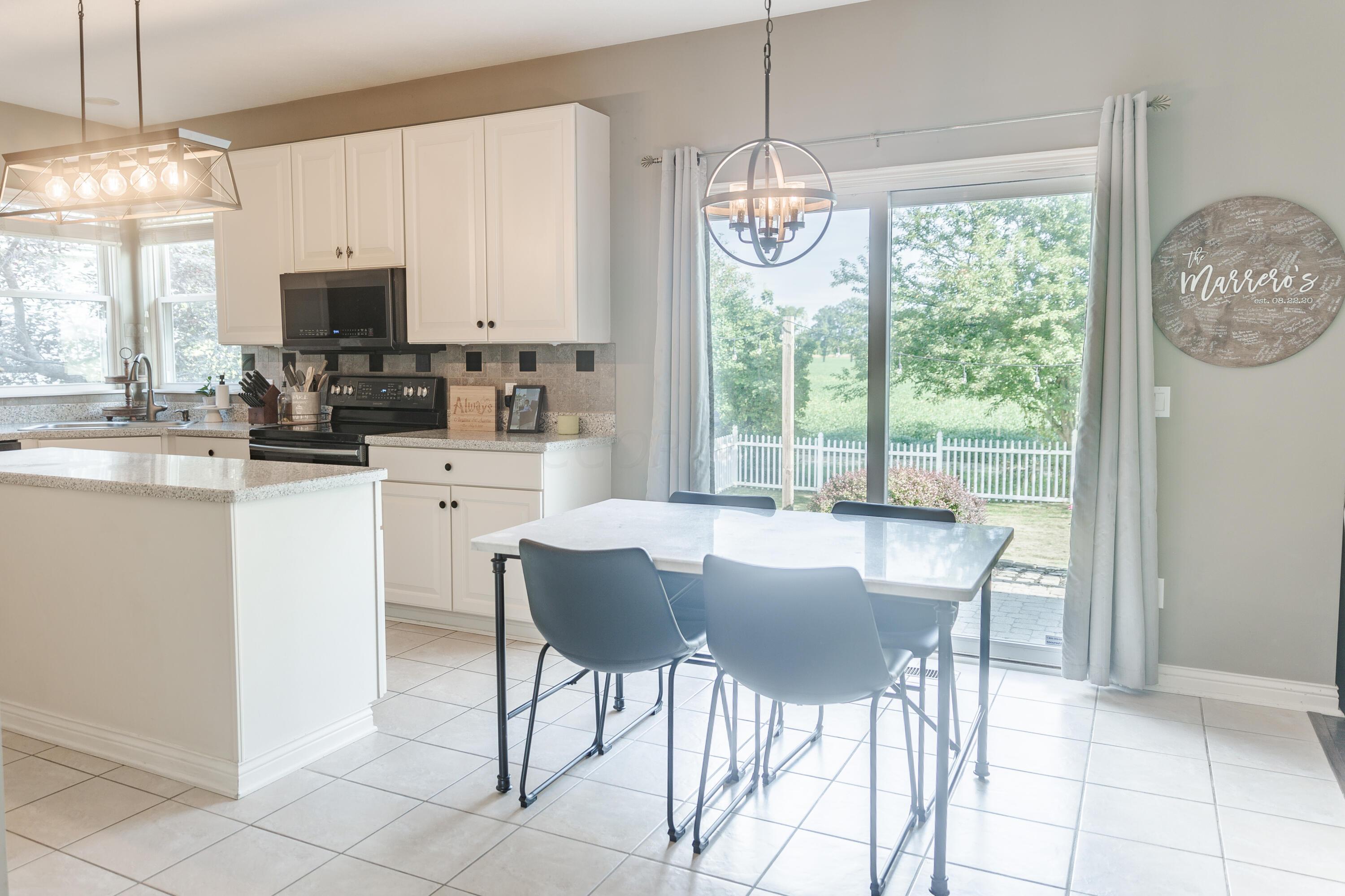5930 Myrick Road Dublin, OH 43016 - Photo 11 of 41 Eat in space/Kitchen