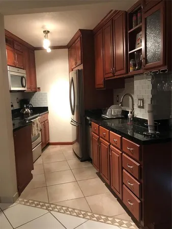 $2,950 | 2600 Collins Avenue, Unit 401, Miami Beach, FL 33140