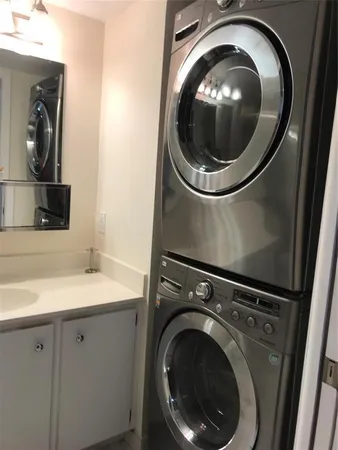 $2,950 | 2600 Collins Avenue, Unit 401, Miami Beach, FL 33140