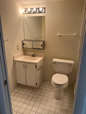 $2,950 | 2600 Collins Avenue, Unit 401, Miami Beach, FL 33140