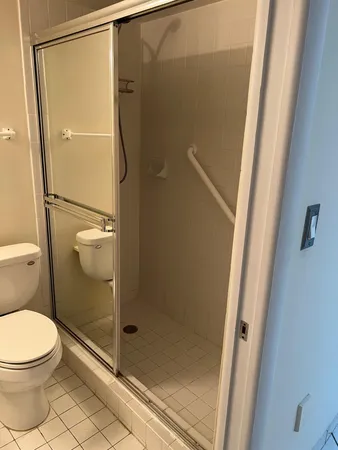 $2,950 | 2600 Collins Avenue, Unit 401, Miami Beach, FL 33140