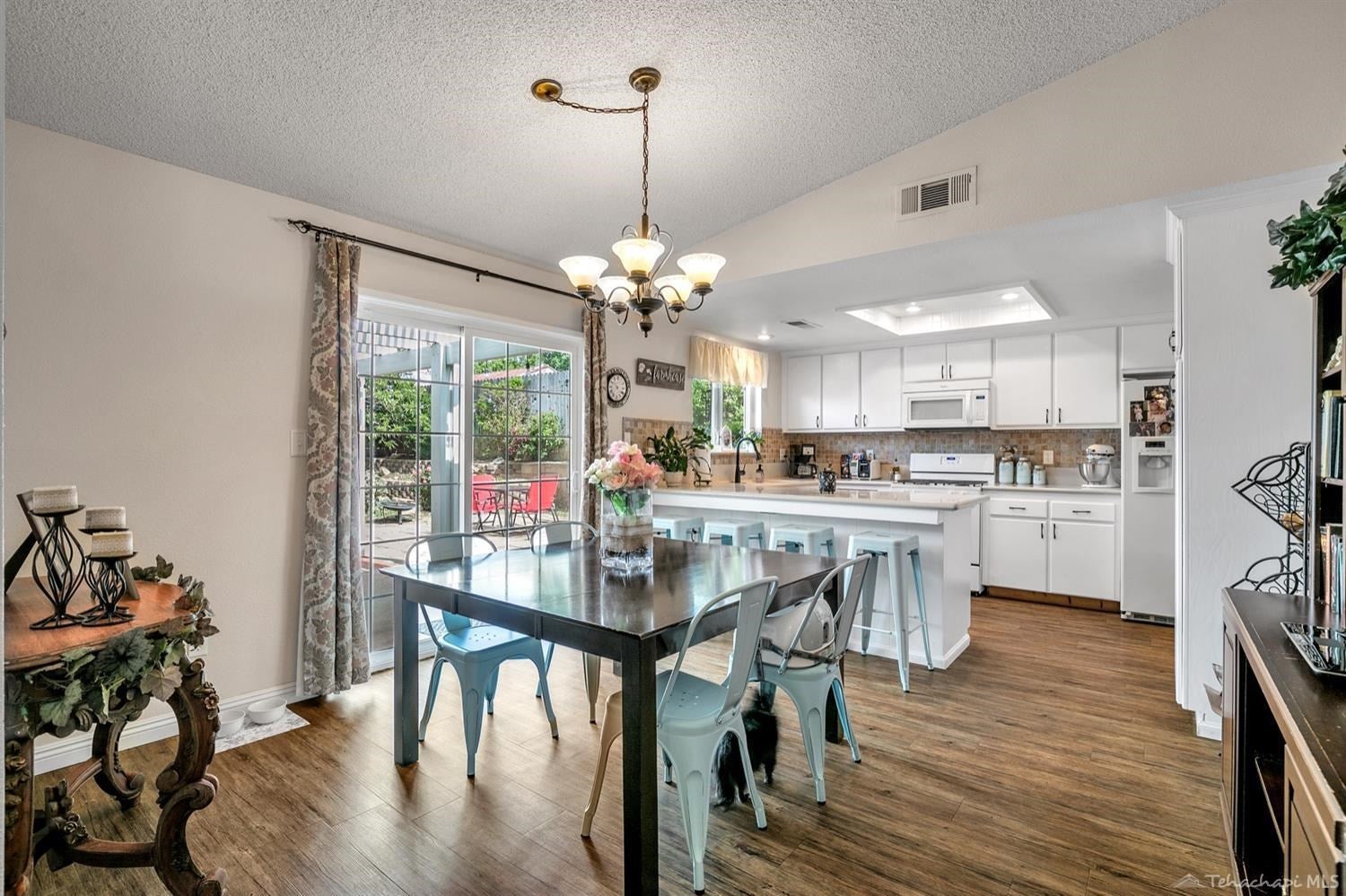 1310 El Rancho Drive Tehachapi, CA 93561 - Photo 10 of 48 Gallery Image 10