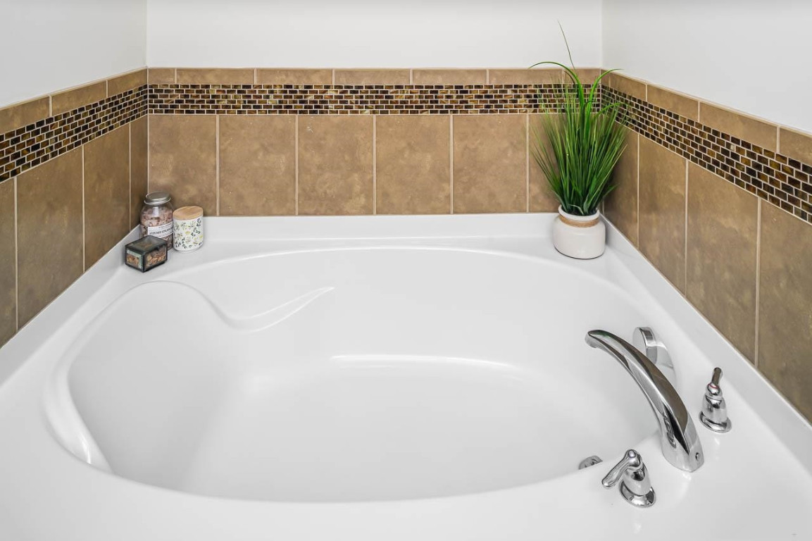 68 Argonaut Drive Durham, NC 27705 - Photo 21 of 29 a bathroom with a bathtub