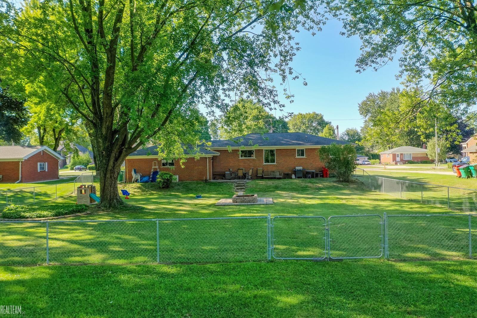 18145 22 Mile Road Macomb, MI 48044 - Photo 23 of 27 50187949-9C3ED2E5-9082-4192-9EE8-4A18895A56A1.JPG