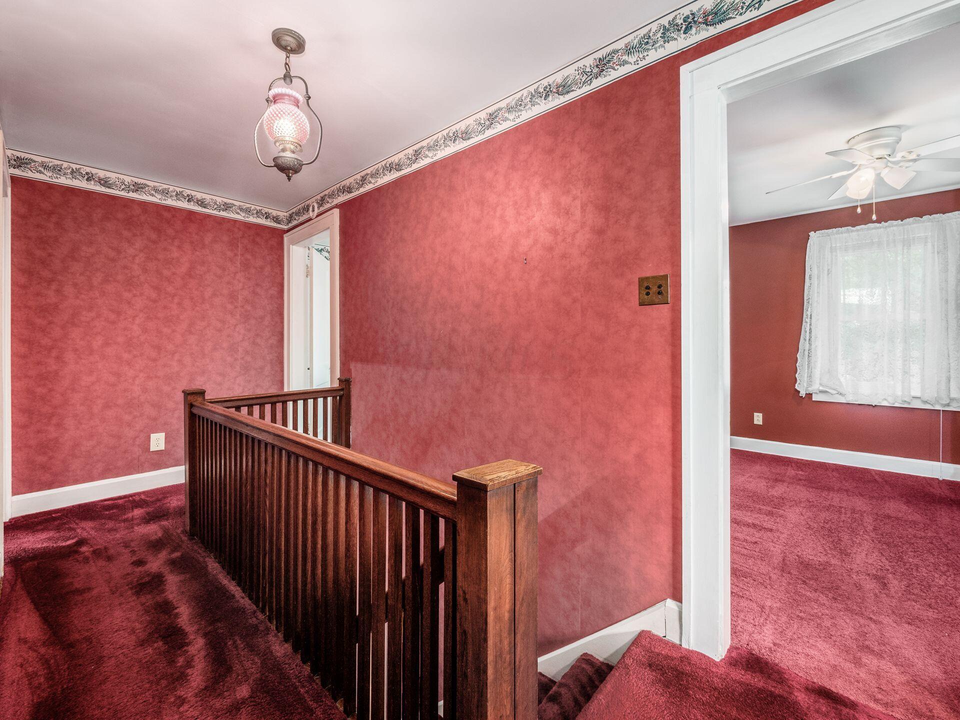201 Piedmont Road Columbus, OH 43214 - Photo 15 of 28 Upstairs Hallway
