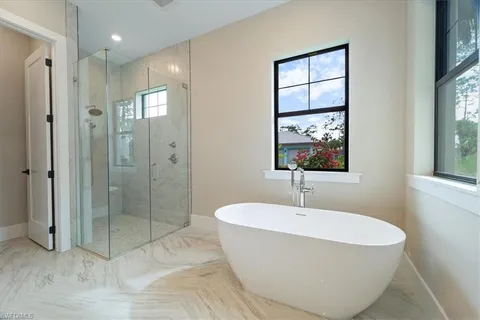 $2,395,000 | 699 1st Street Northwest, Naples, FL 34120