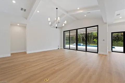 $2,600,000 | 699 1st Street Northwest, Naples, FL 34120