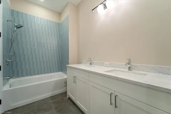 $2,395,000 | 699 1st Street Northwest, Naples, FL 34120