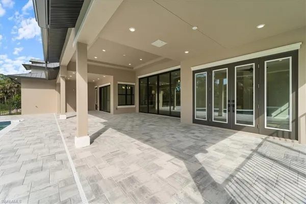 $2,395,000 | 699 1st Street Northwest, Naples, FL 34120
