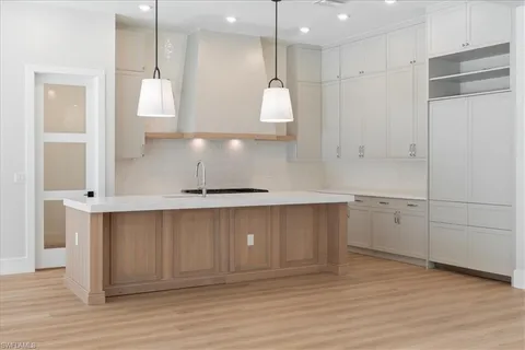 $2,395,000 | 699 1st Street Northwest, Naples, FL 34120