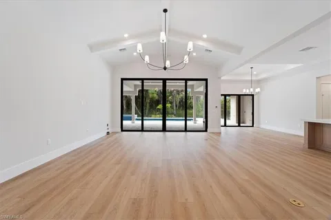 $2,600,000 | 699 1st Street Northwest, Naples, FL 34120