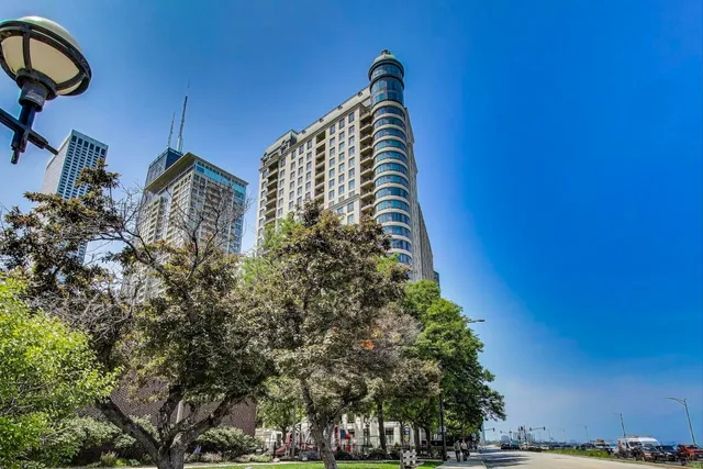 a view of a multi story building